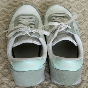 Women’s Nike Classic Sneaker size 8